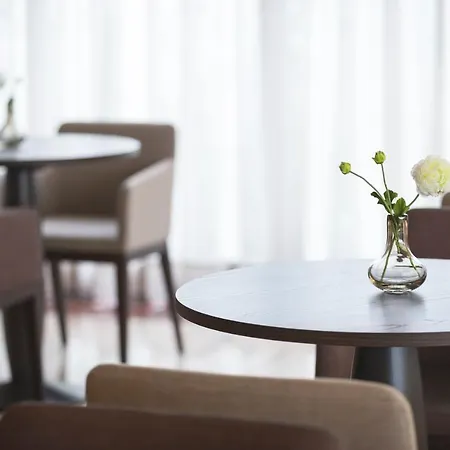Cambridge Hotel 4*