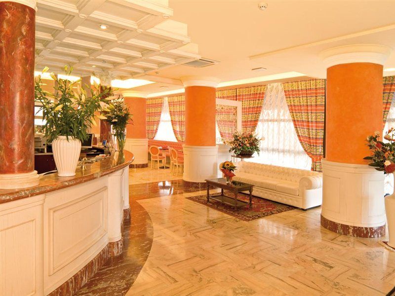 Cambridge Hotel 4*